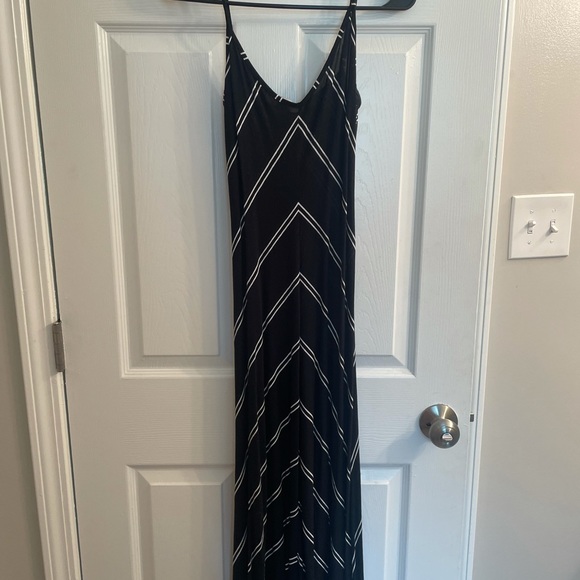 Loft Dress - Picture 3 of 3